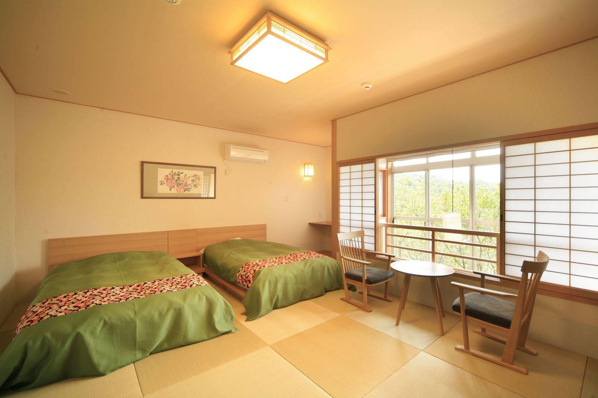 Mikasa Hotel Nara Bagian luar foto